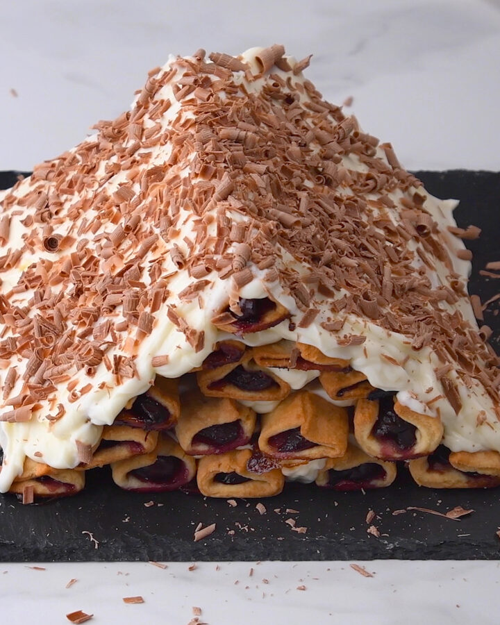 This unique log stack cake will bring you to the winter wonderland!